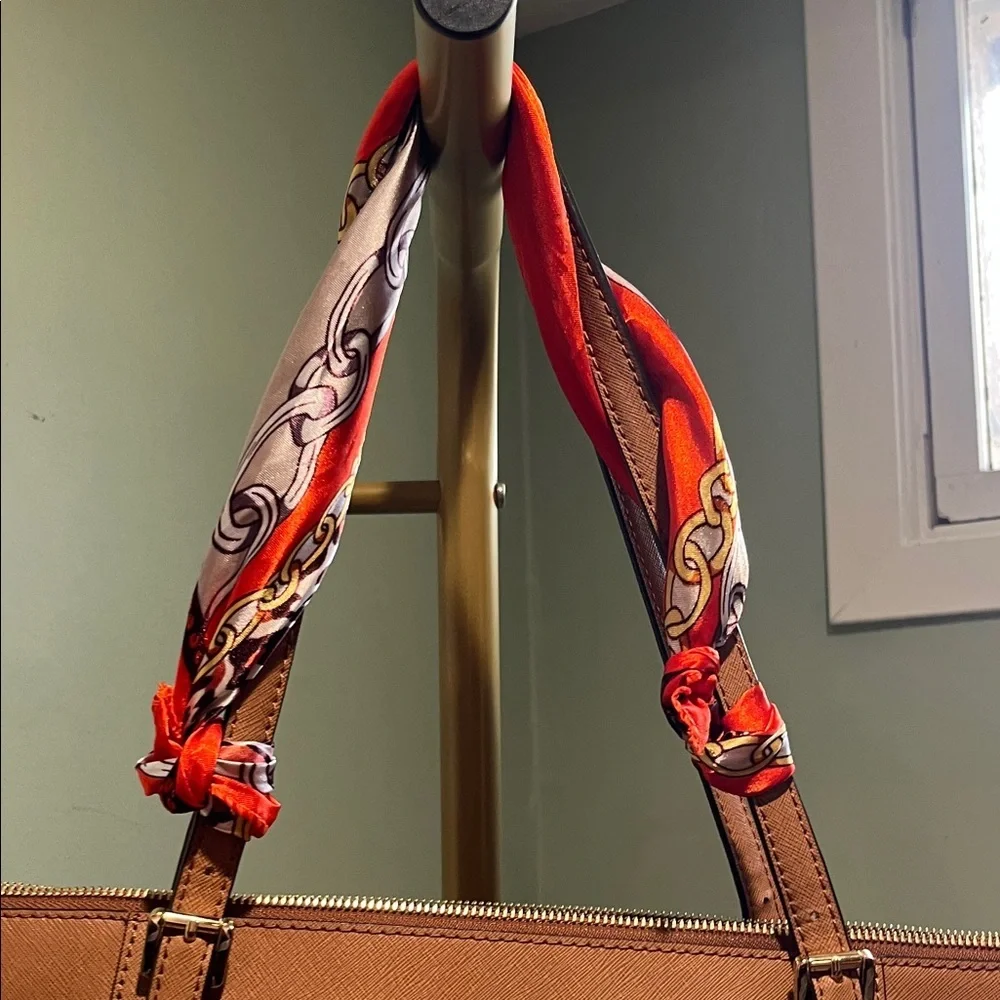 Michael Kors Tan Leather Tote Bag with Structured Design NWOT - Picture 2 of 15